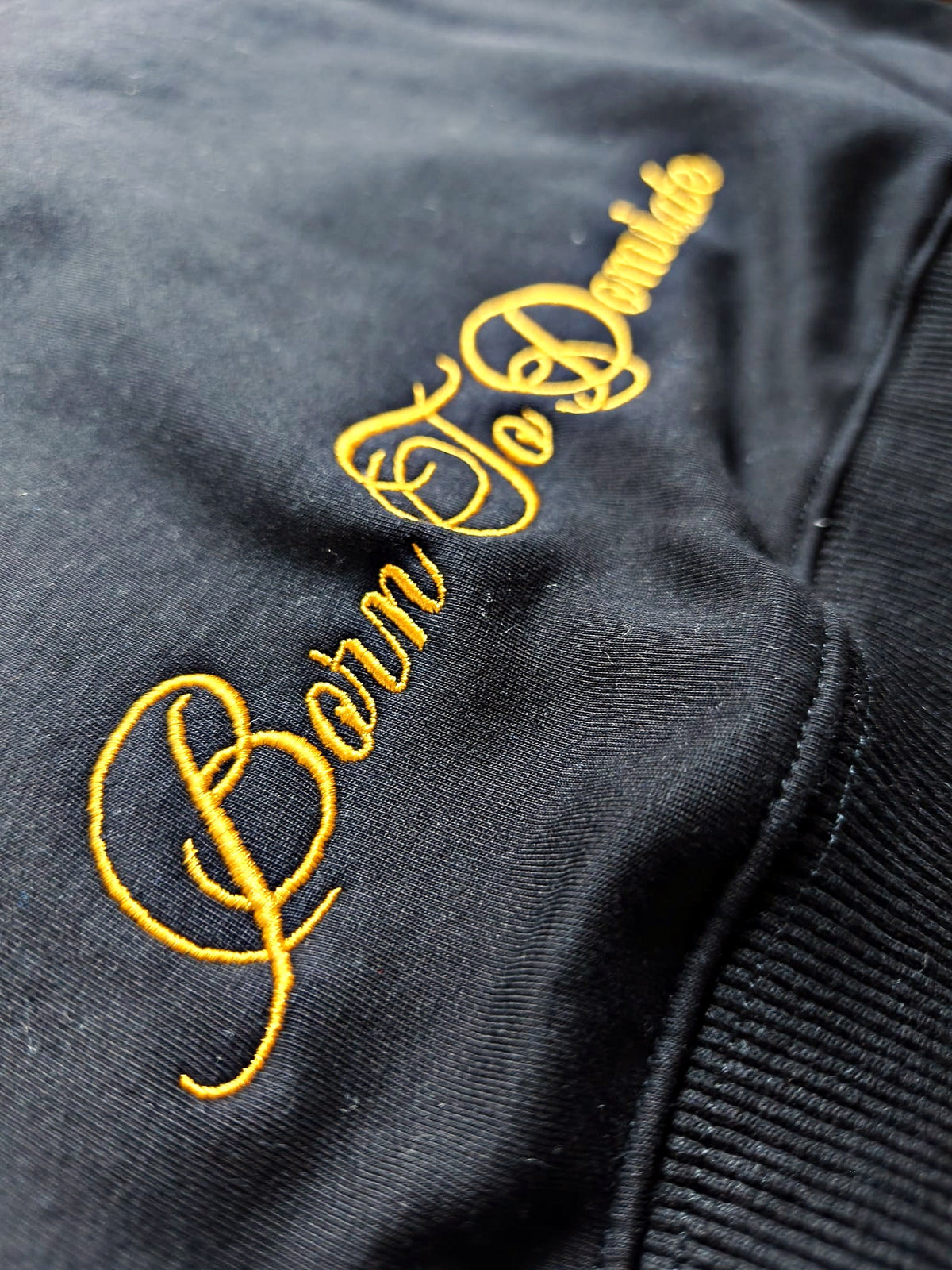Hoodie noir · Aigle brodé
